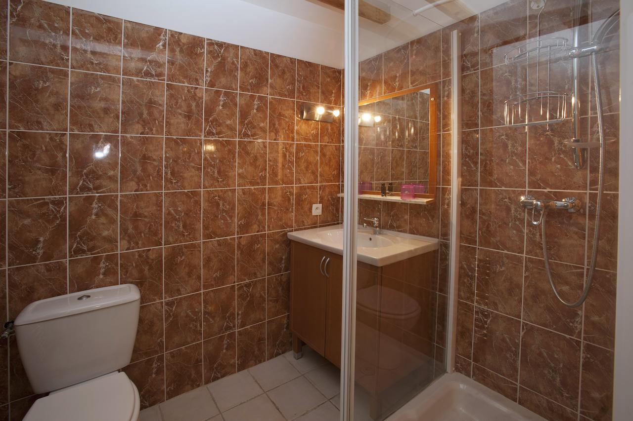 Domaine Les Magasins Bed & Breakfast Bram Room photo